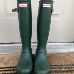 Hunter Matte Green Boots